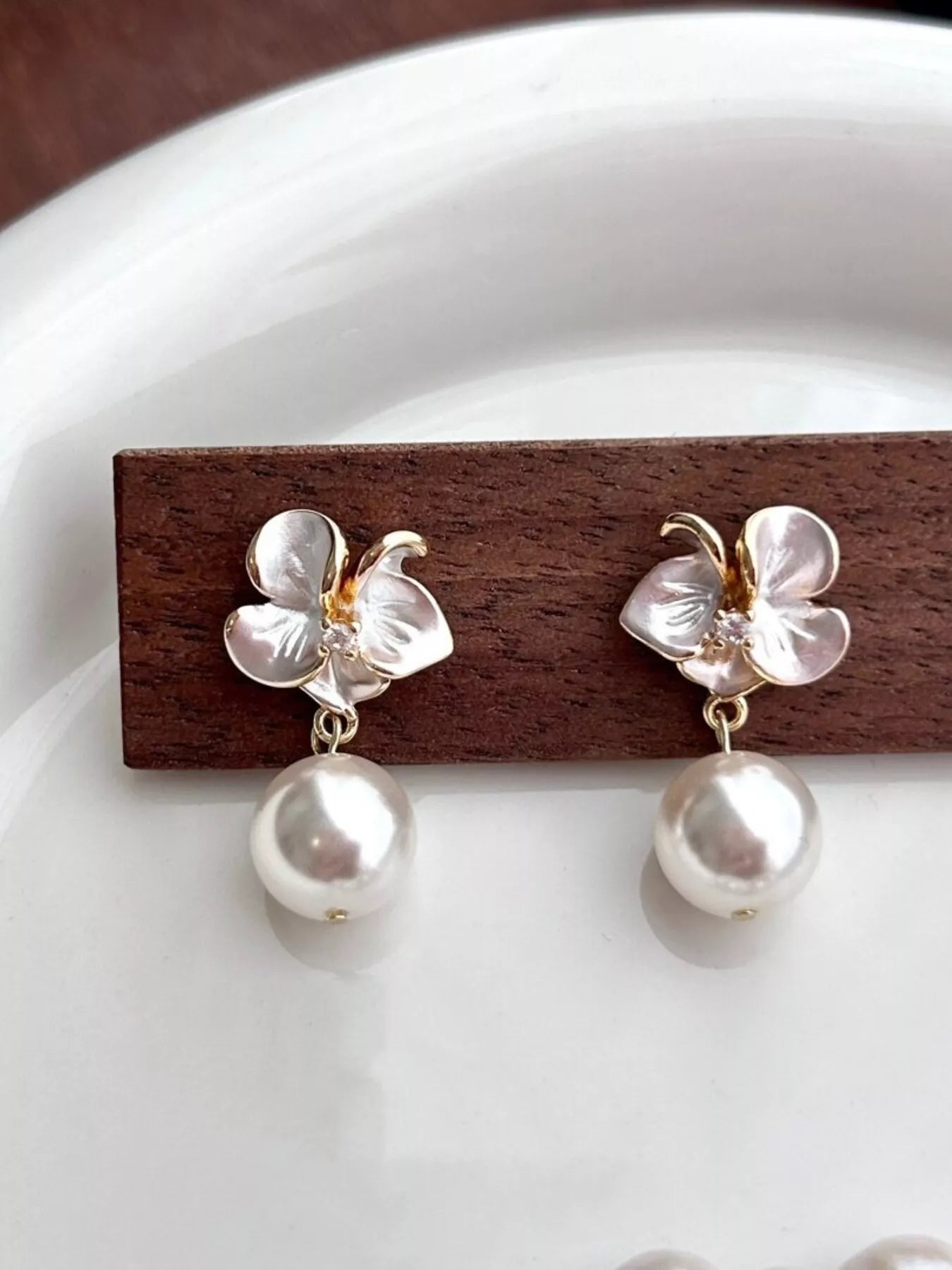 Floral Pearl Drop Earrings - NORIVE