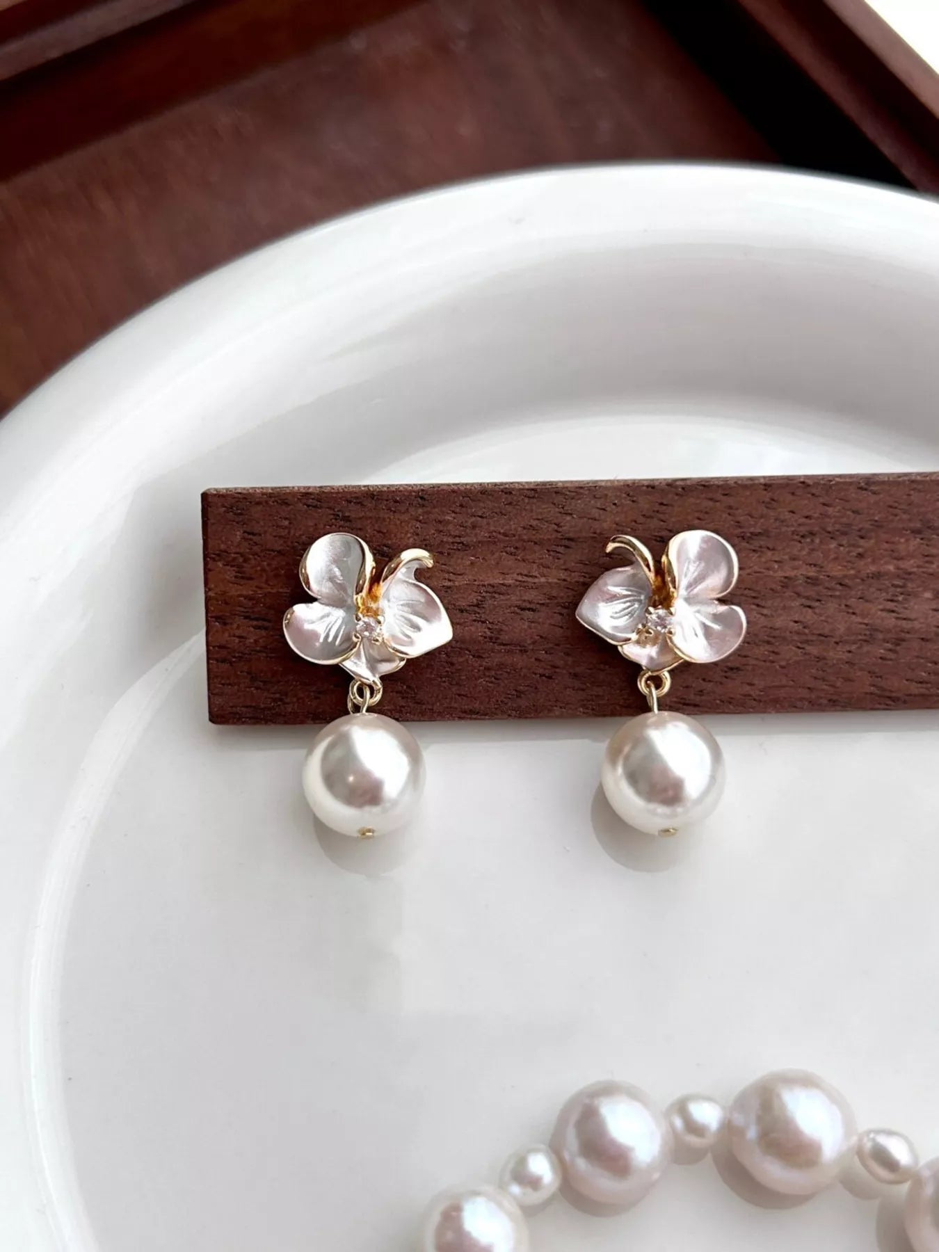 Floral Pearl Drop Earrings - NORIVE