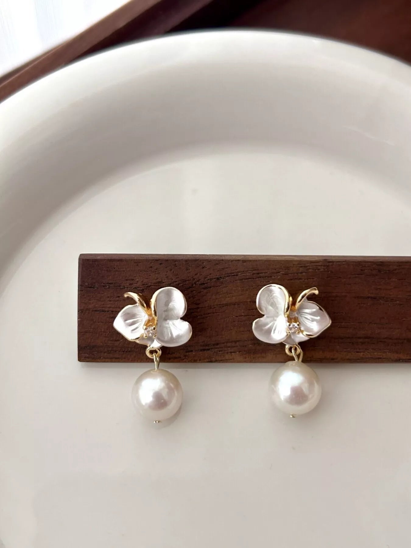 Floral Pearl Drop Earrings - NORIVE