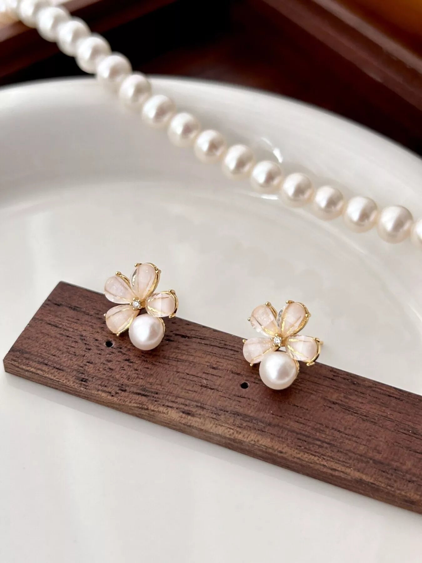 Floral Pearl Stud Earrings - NORIVE